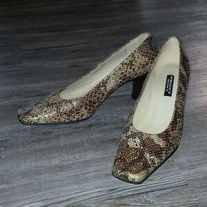 Proxy snakeskin square toe low heel shoes Sz 8.5  EUC